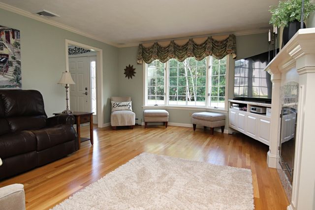 33 Sanders Drive, Saugus, MA 01906