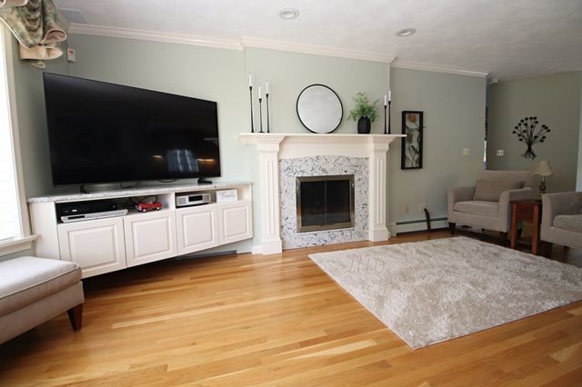 33 Sanders Drive, Saugus, MA 01906