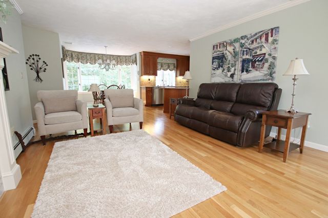 33 Sanders Drive, Saugus, MA 01906