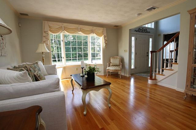 33 Sanders Drive, Saugus, MA 01906