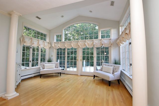 33 Sanders Drive, Saugus, MA 01906