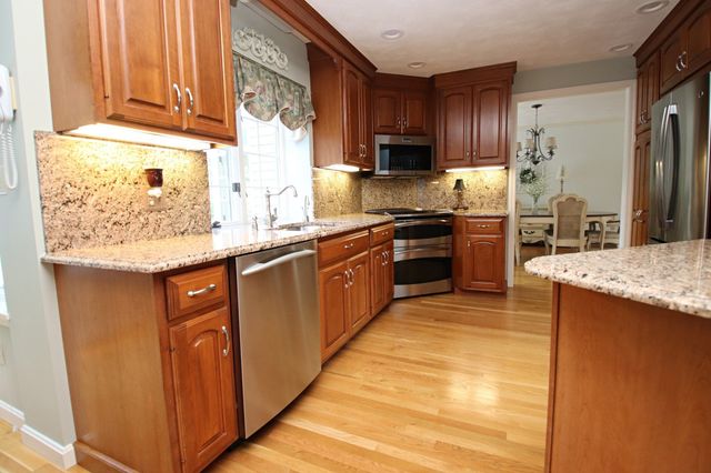 33 Sanders Drive, Saugus, MA 01906