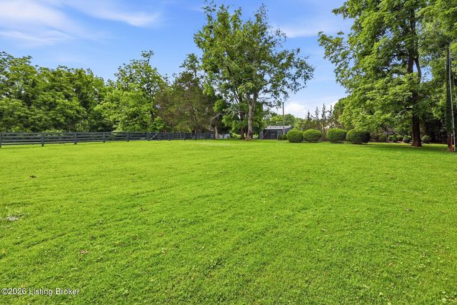11005 Park Rd, Anchorage, KY 40223
