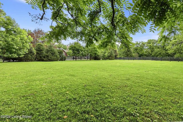 11005 Park Rd, Anchorage, KY 40223