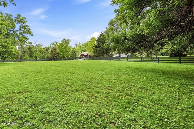 11005 Park Rd, Anchorage, KY 40223