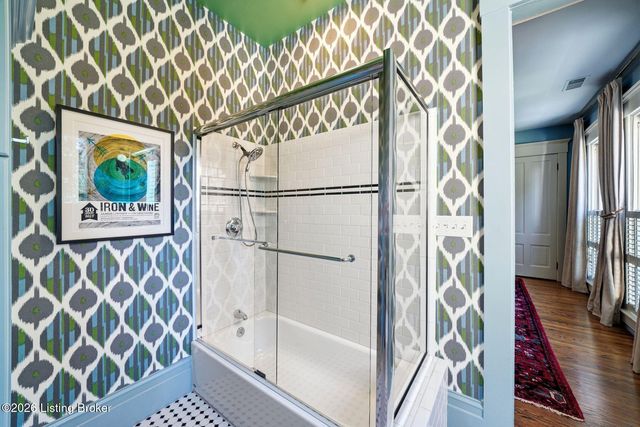 11005 Park Rd, Anchorage, KY 40223