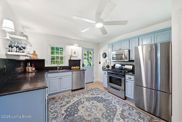 11005 Park Rd, Anchorage, KY 40223