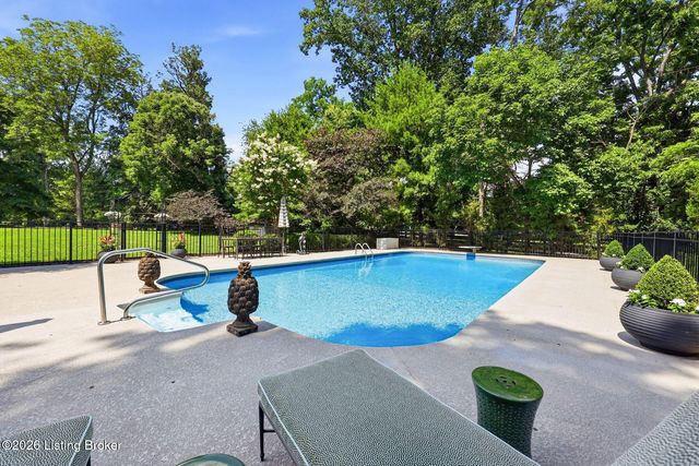 11005 Park Rd, Anchorage, KY 40223