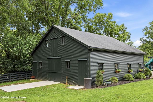 11005 Park Rd, Anchorage, KY 40223