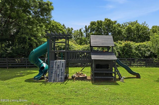 11005 Park Rd, Anchorage, KY 40223