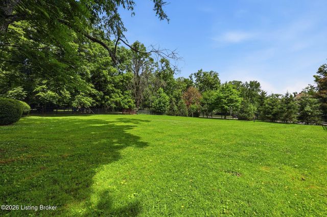 11005 Park Rd, Anchorage, KY 40223