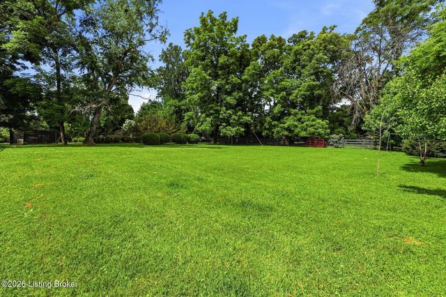 11005 Park Rd, Anchorage, KY 40223