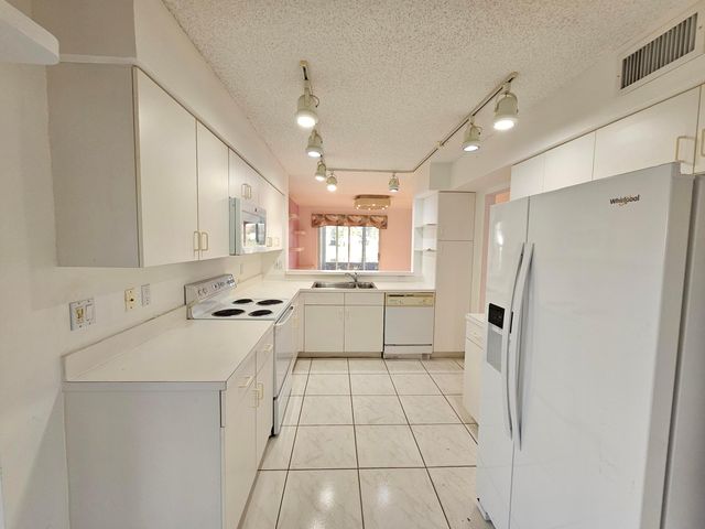 9963 Seacrest Circle 101, Boynton Beach, FL 33437