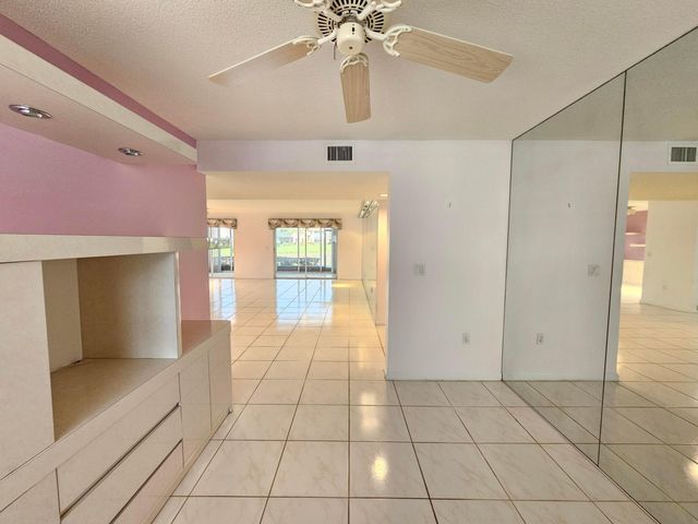 9963 Seacrest Circle 101, Boynton Beach, FL 33437