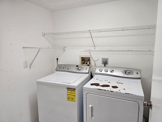 9963 Seacrest Circle 101, Boynton Beach, FL 33437