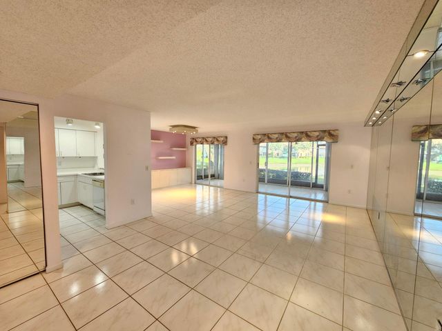 9963 Seacrest Circle 101, Boynton Beach, FL 33437
