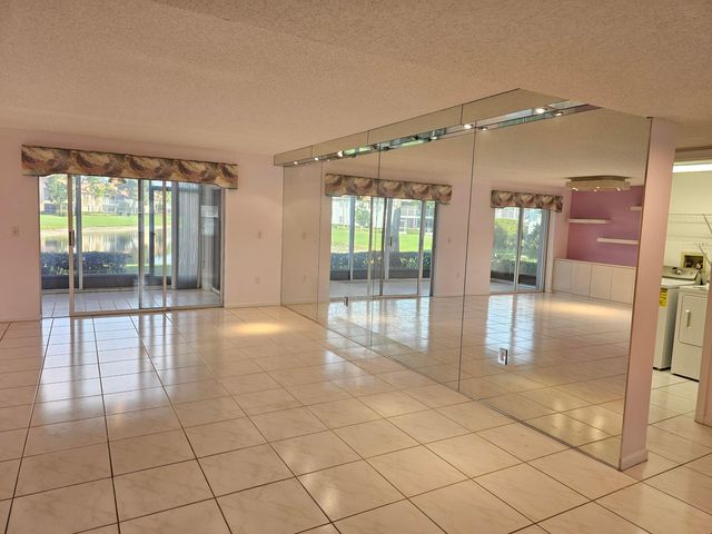 9963 Seacrest Circle 101, Boynton Beach, FL 33437