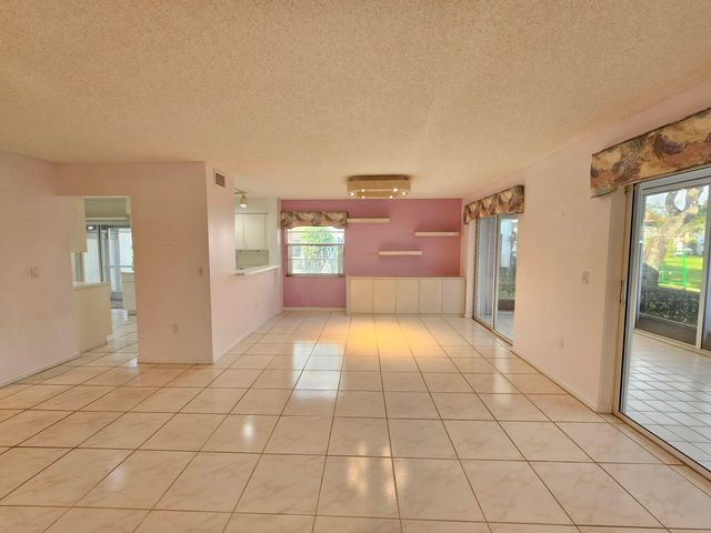 9963 Seacrest Circle 101, Boynton Beach, FL 33437