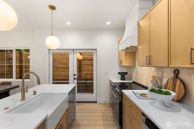 9549 Evanston Avenue N, Seattle, WA 98103