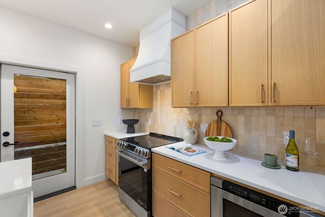 9549 Evanston Avenue N, Seattle, WA 98103