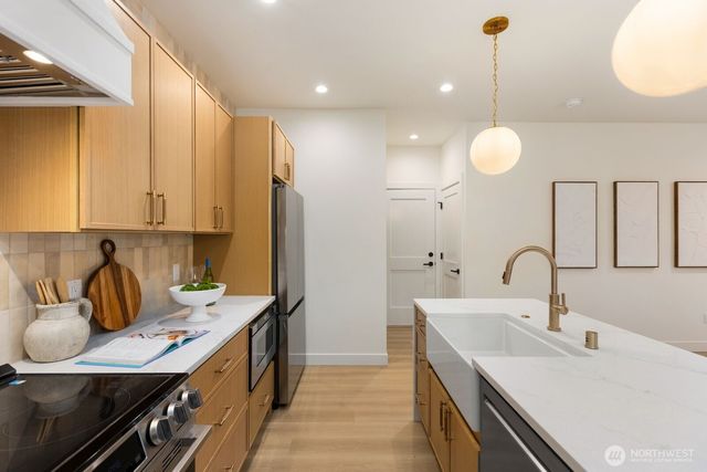 9549 Evanston Avenue N, Seattle, WA 98103