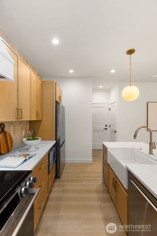 9549 Evanston Avenue N, Seattle, WA 98103