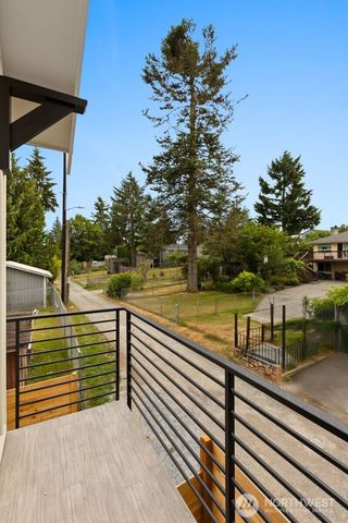 9549 Evanston Avenue N, Seattle, WA 98103