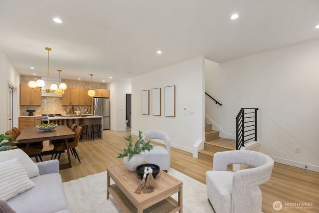 9549 Evanston Avenue N, Seattle, WA 98103