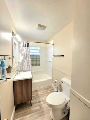 332 W 18th Street, Holland City, MI 49423