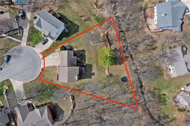 2402 SW Springcreek Court, Blue Springs, MO 64015