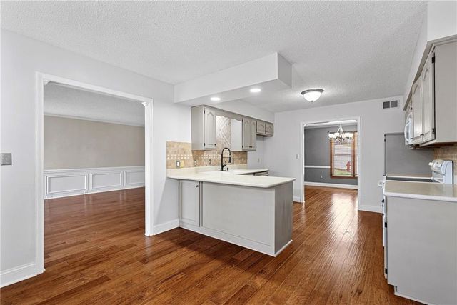 2402 SW Springcreek Court, Blue Springs, MO 64015