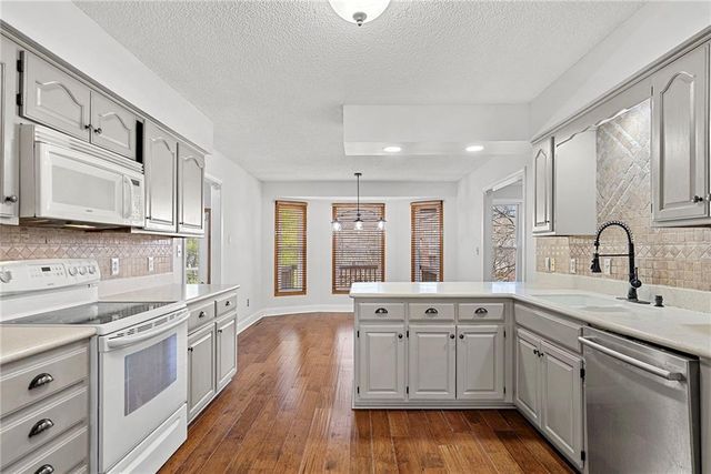 2402 SW Springcreek Court, Blue Springs, MO 64015