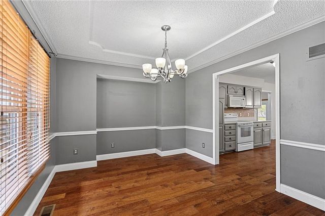 2402 SW Springcreek Court, Blue Springs, MO 64015