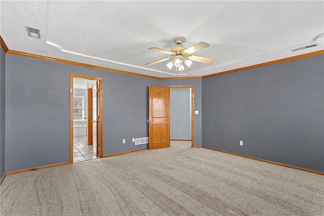 2402 SW Springcreek Court, Blue Springs, MO 64015