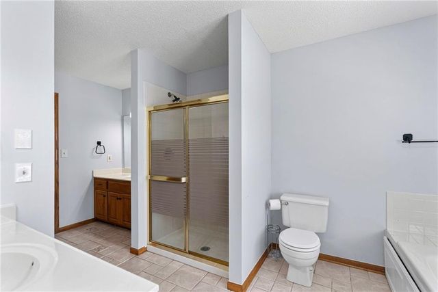 2402 SW Springcreek Court, Blue Springs, MO 64015