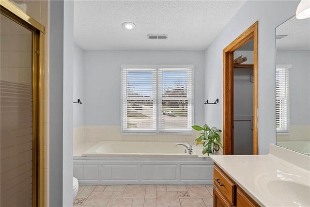 2402 SW Springcreek Court, Blue Springs, MO 64015