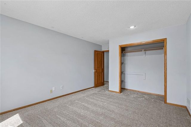 2402 SW Springcreek Court, Blue Springs, MO 64015