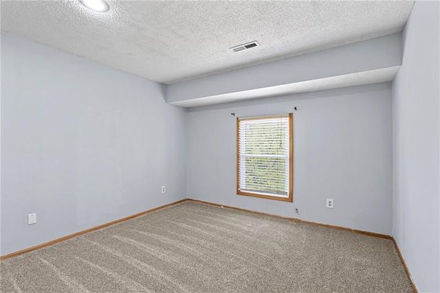 2402 SW Springcreek Court, Blue Springs, MO 64015