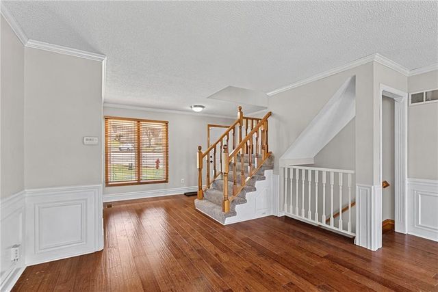 2402 SW Springcreek Court, Blue Springs, MO 64015