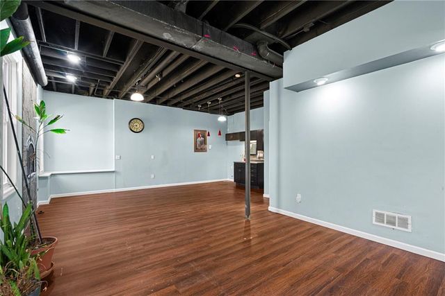 2402 SW Springcreek Court, Blue Springs, MO 64015