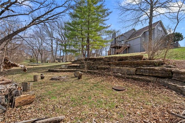 2402 SW Springcreek Court, Blue Springs, MO 64015