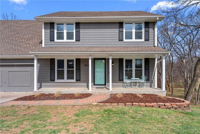 2402 SW Springcreek Court, Blue Springs, MO 64015