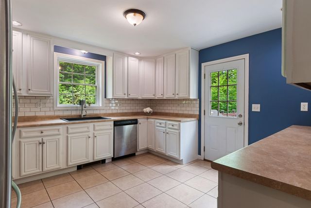 633 Beauty Hill Road, Barnstead, NH 03218