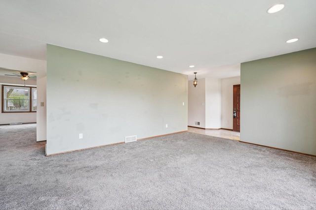 313 S University DRIVE, Waukesha, WI 53188