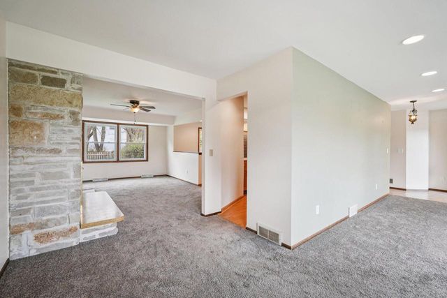 313 S University DRIVE, Waukesha, WI 53188