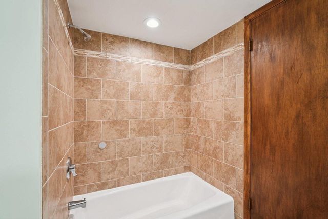 313 S University DRIVE, Waukesha, WI 53188