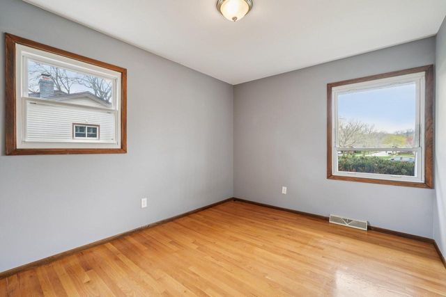 313 S University DRIVE, Waukesha, WI 53188