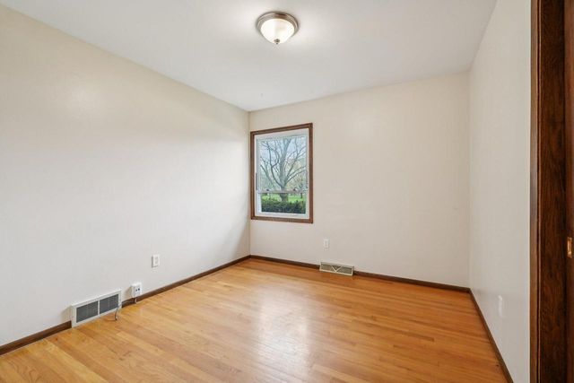 313 S University DRIVE, Waukesha, WI 53188