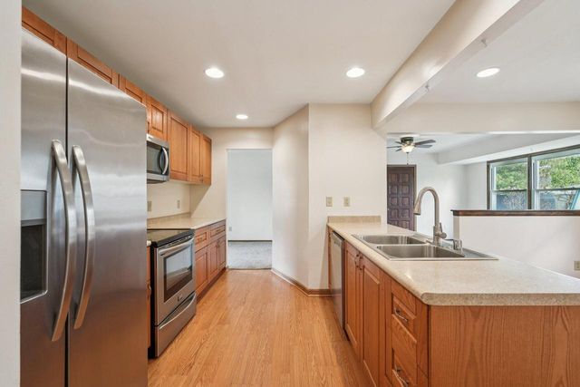 313 S University DRIVE, Waukesha, WI 53188