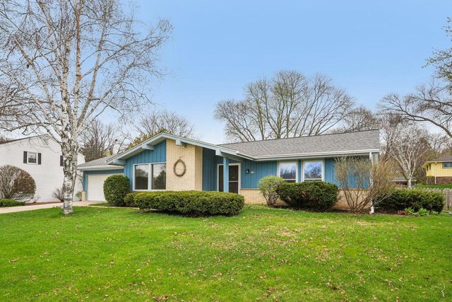 313 S University DRIVE, Waukesha, WI 53188